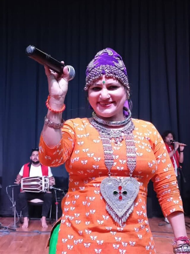 Ustad Bismillah Khan Youth Award 2021 : सुप्रसिद्ध लोक गायिका रेशमा शाह को मिला उस्ताद बिस्मिल्लाह खान युवा पुरस्कार 2021, जानें  उनसे जुड़ी  कुछ  ख़ास  बातें  –